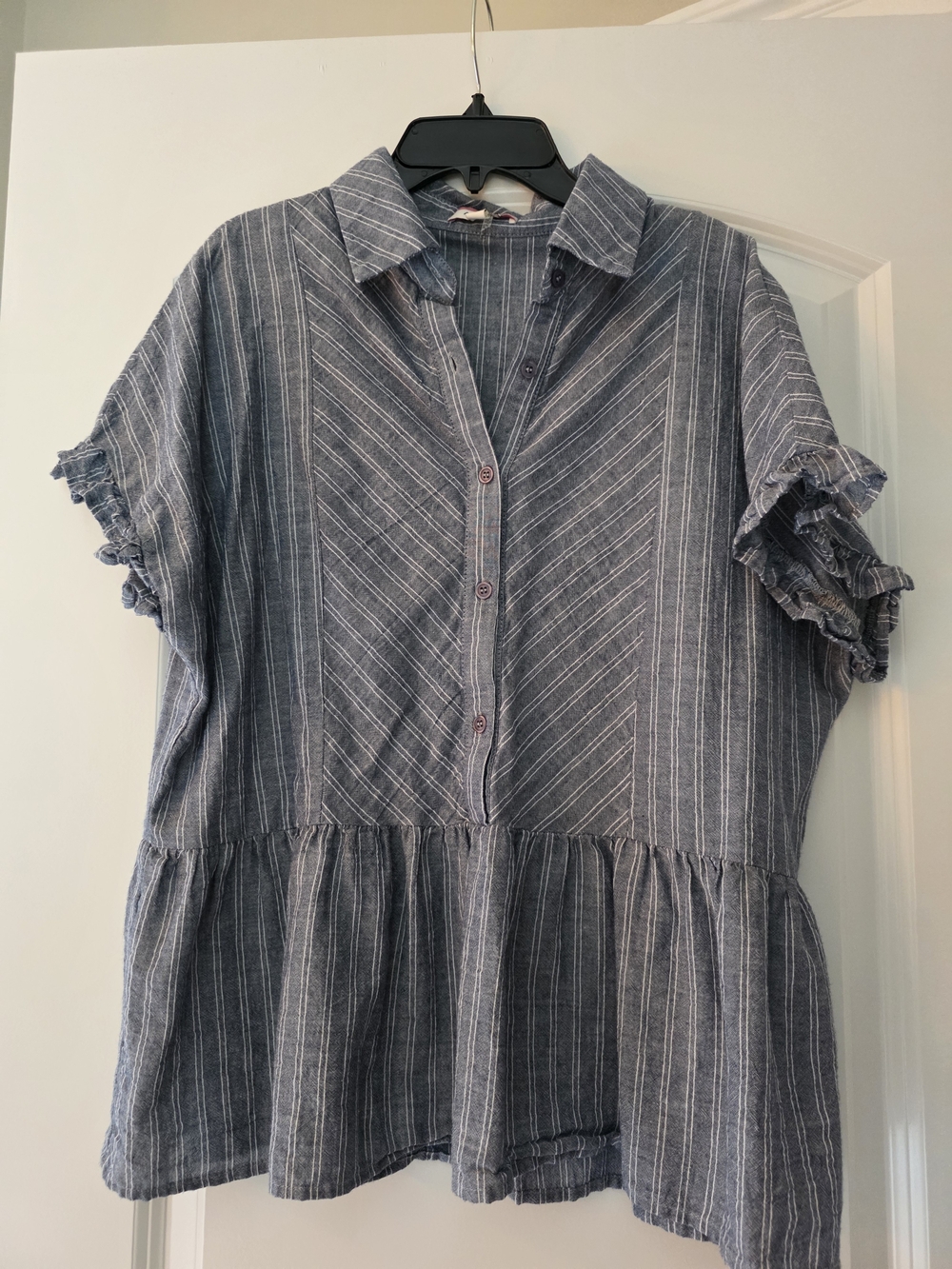 ANDREE BY UNIT Blue Striped Button-Front Peplum Blouse